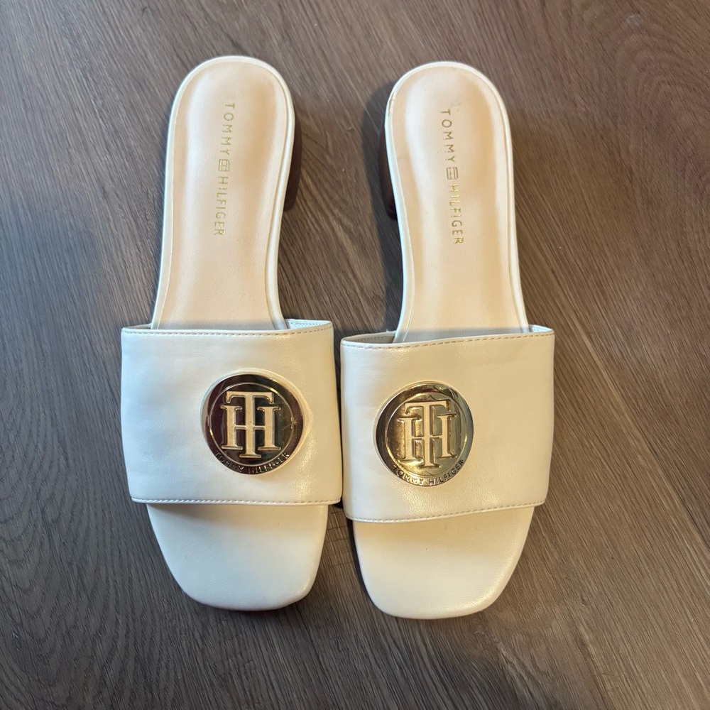 Tommy Hilfiger Women's Cream Slide Sandals